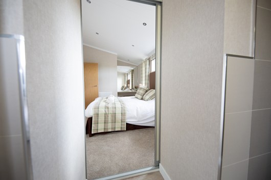 2 bed master from ensuite wesbite .jpg