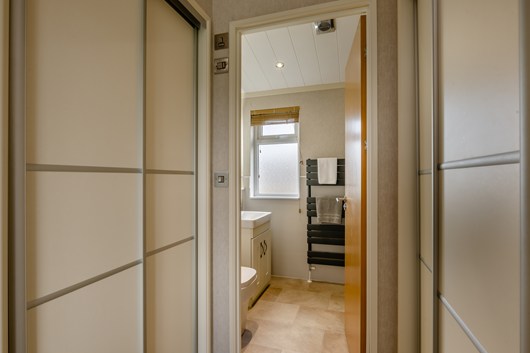 8677727-Orchid-interior03.jpg (1)